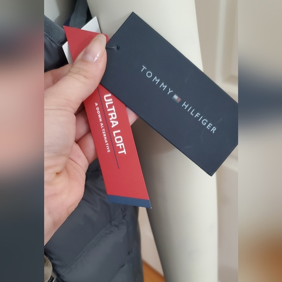 Tommy Hilfiger Puffer Gray Quilted Vest - Picture 5 of 8